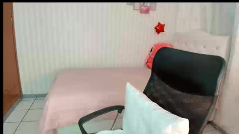Snapshot of larissalove_doll chatting on 09-11-25, 08:53 Larissas online show from 09-11-25, 08:53