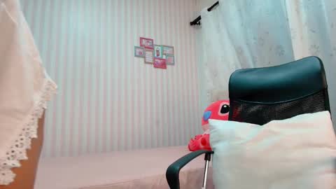 Snapshot of larissalove_doll chatting on 09-16-25, 10:00 Larissas online show from 09-16-25, 10:00
