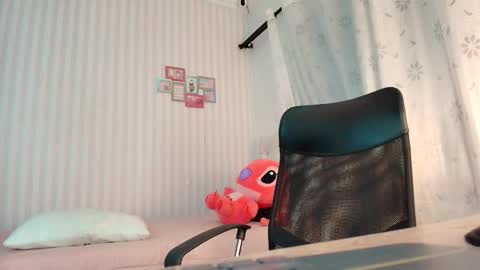 Snapshot of larissalove_doll chatting on 09-20-25, 11:28 Larissas online show from 09-20-25, 11:28