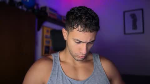 Snapshot of larry_jones chatting on 10-28-25, 01:36 andrew online show from 10-28-25, 01:36