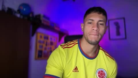 Snapshot of larry_jones chatting on 11-03-25, 01:12 andrew online show from 11-03-25, 01:12