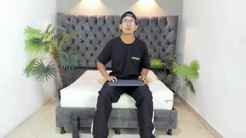 LARRY online show from 01-17-26, 12:32