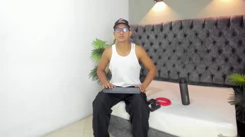 LARRY online show from 01-19-26, 12:20