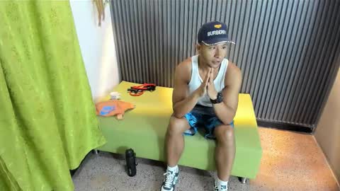 LARRY online show from 02-04-26, 12:55