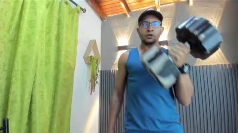 LARRY online show from 02-09-26, 12:20