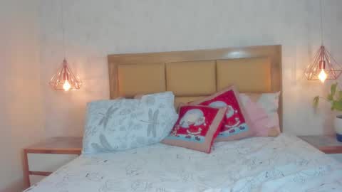 Snapshot of larsonmia chatting on 12-07-24, 03:30 MIA online show from 12-07-24, 03:30