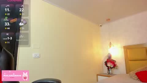 Snapshot of larsonmia chatting on 06-30-26, 12:28 MIA online show from 06-30-26, 12:28