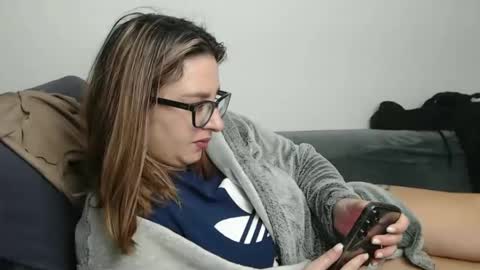 raisa online show from 10-28-25, 04:27