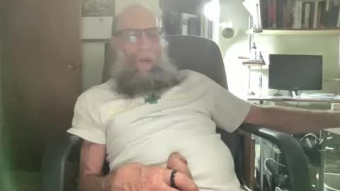 Snapshot of laser134 chatting on 11-08-25, 04:23 chris online show from 11-08-25, 04:23