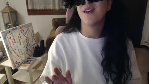 Snapshot of lasolitaauri chatting on 03-01-25, 10:42 Auri online show from 03-01-25, 10:42