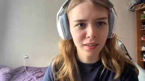 Linet online show from 06-14-26, 07:43