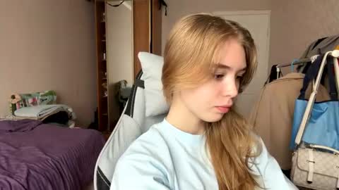Snapshot of lateshastarnaud chatting on 06-28-26, 07:36 Linet online show from 06-28-26, 07:36