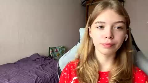 Snapshot of lateshastarnaud chatting on 07-05-26, 06:09 Linet online show from 07-05-26, 06:09