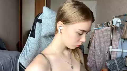 Snapshot of lateshastarnaud chatting on 07-16-26, 06:19 Linet online show from 07-16-26, 06:19