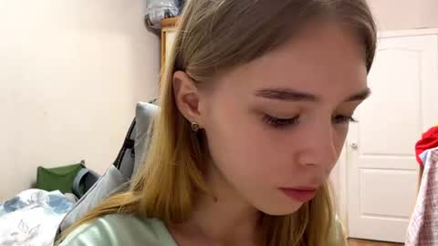 Snapshot of lateshastarnaud chatting on 07-28-26, 11:17 Linet online show from 07-28-26, 11:17