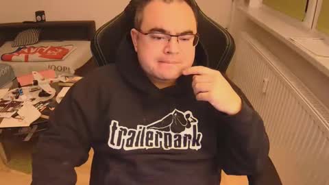 Snapshot of latexboy893 chatting on 11-18-25, 06:56 latexboy893 online show from 11-18-25, 06:56