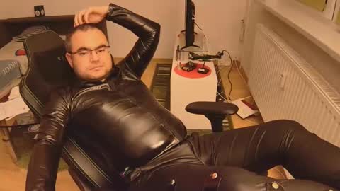 latexboy893 online show from 11-26-25, 12:00