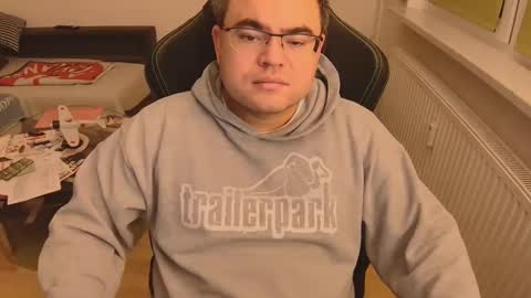 latexboy893 online show from 12-19-25, 09:33