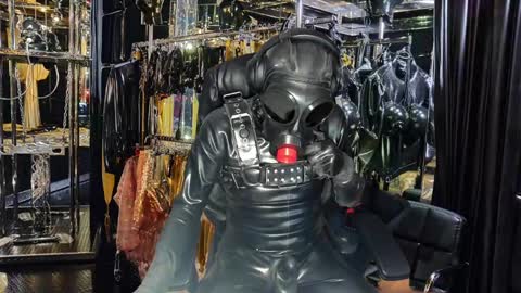 Snapshot of latexlover202 chatting on 12-22-24, 11:09 latexlover202 online show from 12-22-24, 11:09