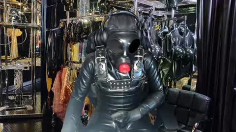 Snapshot of latexlover202 chatting on 12-23-24, 10:23 latexlover202 online show from 12-23-24, 10:23