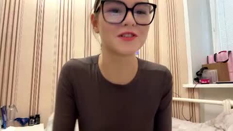 Snapshot of latiapetosa chatting on 06-19-26, 01:26 Mia online show from 06-19-26, 01:26