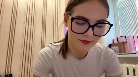Snapshot of latiapetosa chatting on 06-25-26, 12:09 Mia online show from 06-25-26, 12:09