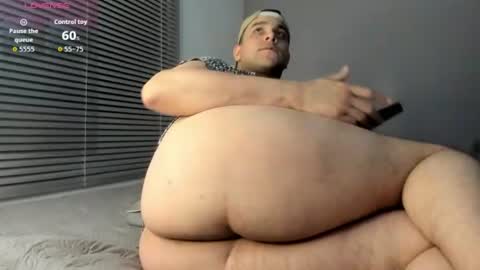 Snapshot of latin_boy_surprise chatting on 06-11-26, 02:53 Yisus online show from 06-11-26, 02:53