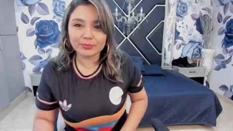 Snapshot of latinaholequeen chatting on 09-09-25, 02:16 EMMA online show from 09-09-25, 02:16