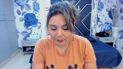 Snapshot of latinaholequeen chatting on 09-15-25, 02:50 EMMA online show from 09-15-25, 02:50