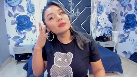 Snapshot of latinaholequeen chatting on 09-17-25, 02:41 EMMA online show from 09-17-25, 02:41