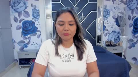 EMMA   online show from 11-11-25, 02:28