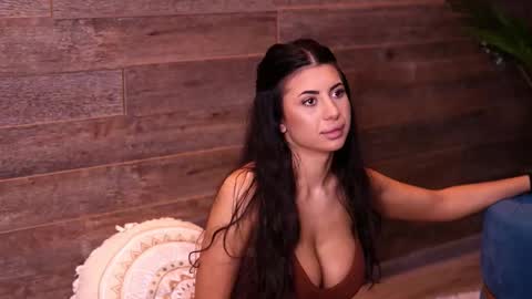 Latina online show from 10-28-25, 06:54