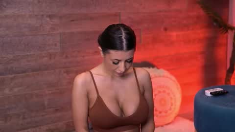 Latina online show from 11-20-25, 07:02