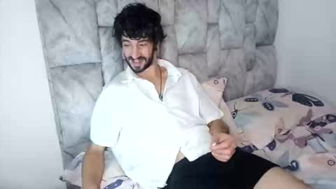 Snapshot of latinlustandfrenchkiss chatting on 05-31-26, 09:05 latinlustandfrenchkiss online show from 05-31-26, 09:05