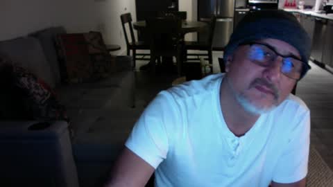 Snapshot of latinnous chatting on 12-17-24, 08:01 QS - INDEPENDENT MODEL online show from 12-17-24, 08:01