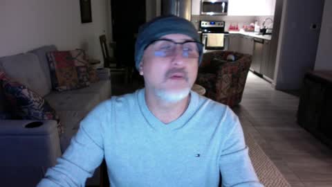 Snapshot of latinnous chatting on 12-21-24, 10:40 QS - INDEPENDENT MODEL online show from 12-21-24, 10:40