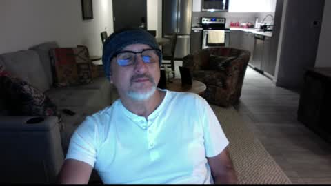 Snapshot of latinnous chatting on 12-23-24, 02:35 QS - INDEPENDENT MODEL online show from 12-23-24, 02:35