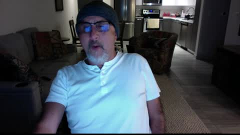Snapshot of latinnous chatting on 12-23-24, 05:39 QS - INDEPENDENT MODEL online show from 12-23-24, 05:39