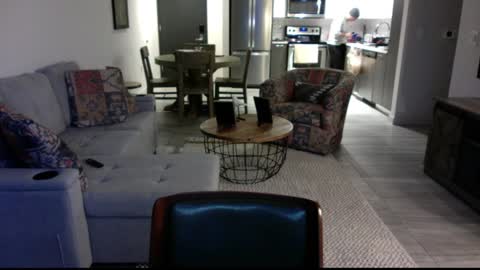 Snapshot of latinnous chatting on 12-25-24, 10:37 QS - INDEPENDENT MODEL online show from 12-25-24, 10:37