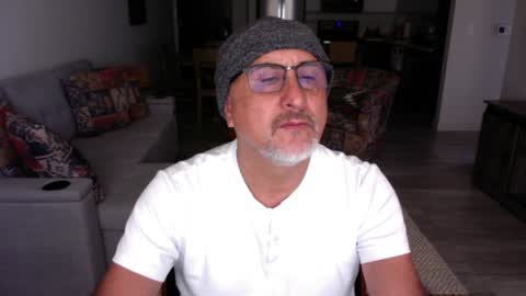 Snapshot of latinnous chatting on 01-18-25, 06:32 QS - INDEPENDENT MODEL online show from 01-18-25, 06:32