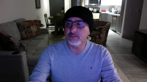 Snapshot of latinnous chatting on 01-19-25, 04:54 QS - INDEPENDENT MODEL online show from 01-19-25, 04:54