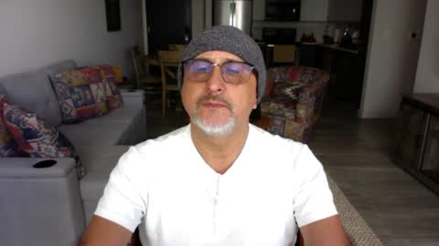 Snapshot of latinnous chatting on 01-19-25, 06:21 QS - INDEPENDENT MODEL online show from 01-19-25, 06:21