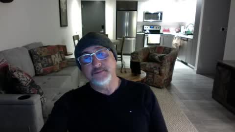 Snapshot of latinnous chatting on 02-15-25, 05:09 QS - INDEPENDENT MODEL online show from 02-15-25, 05:09
