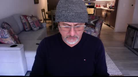 Snapshot of latinnous chatting on 02-23-25, 08:33 QS - INDEPENDENT MODEL online show from 02-23-25, 08:33