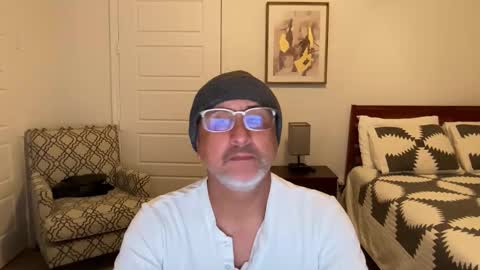 Snapshot of latinnous chatting on 10-14-25, 04:24 QS - INDEPENDENT MODEL online show from 10-14-25, 04:24