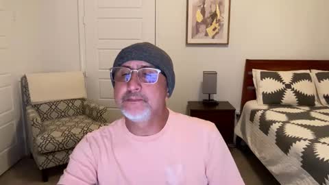 Snapshot of latinnous chatting on 10-17-25, 03:42 QS - INDEPENDENT MODEL online show from 10-17-25, 03:42
