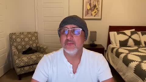 Snapshot of latinnous chatting on 10-19-25, 03:18 QS - INDEPENDENT MODEL online show from 10-19-25, 03:18
