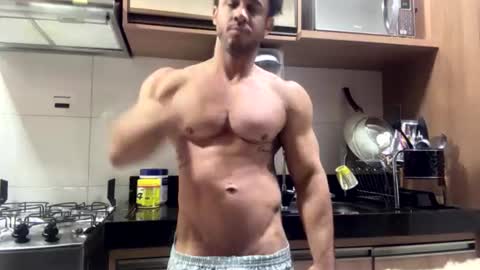 latino_rodri online show from 06-25-26, 09:03