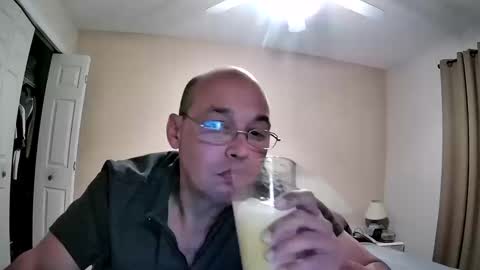 Snapshot of latinoinfla chatting on 10-15-25, 01:50 latinoinfla online show from 10-15-25, 01:50