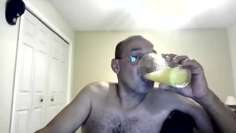 Snapshot of latinoinfla chatting on 10-21-25, 02:01 latinoinfla online show from 10-21-25, 02:01